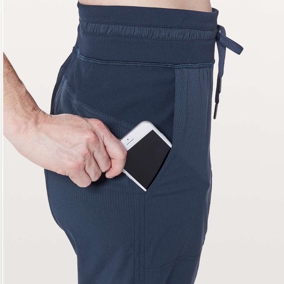 LULULEMON Dance Studio Crop II Unlined 20" True Navy size 2 - Picture 4 of 10